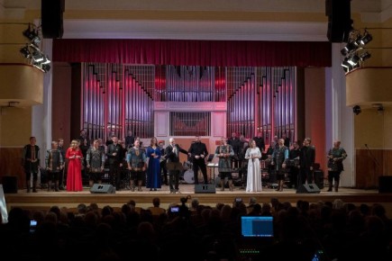 Вчера в концертном зале имени Л.В. Собинова Ярославской государственной филармонии состоялось выступление Брянского городского эстрадного оркестра и ансамбля народной музыки «Ватага» с творческим проектом «Цикл концертов...