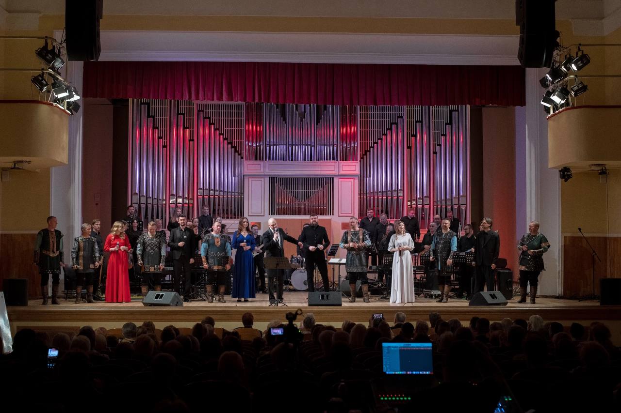 Вчера в концертном зале имени Л.В. Собинова Ярославской государственной филармонии состоялось выступление Брянского городского эстрадного оркестра и ансамбля народной музыки «Ватага» с творческим проектом «Цикл концертов...