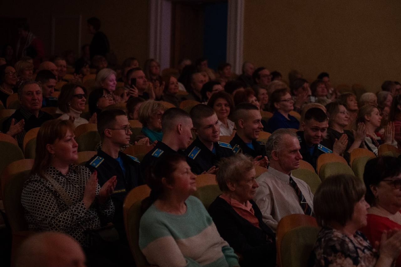 Вчера в концертном зале имени Л.В. Собинова Ярославской государственной филармонии состоялось выступление Брянского городского эстрадного оркестра и ансамбля народной музыки «Ватага» с творческим проектом «Цикл концертов... Вчера в концертном зале имени Л.В. Собинова Ярославской государственной филармонии состоялось выступление Брянского городского эстрадного оркестра и ансамбля народной музыки «Ватага» с творческим проектом «Цикл концертов...