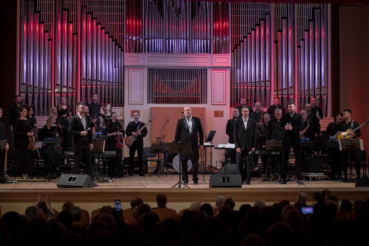 Вчера в концертном зале имени Л.В. Собинова Ярославской государственной филармонии состоялось выступление Брянского городского эстрадного оркестра и ансамбля народной музыки «Ватага» с творческим проектом «Цикл концертов... Вчера в концертном зале имени Л.В. Собинова Ярославской государственной филармонии состоялось выступление Брянского городского эстрадного оркестра и ансамбля народной музыки «Ватага» с творческим проектом «Цикл концертов...