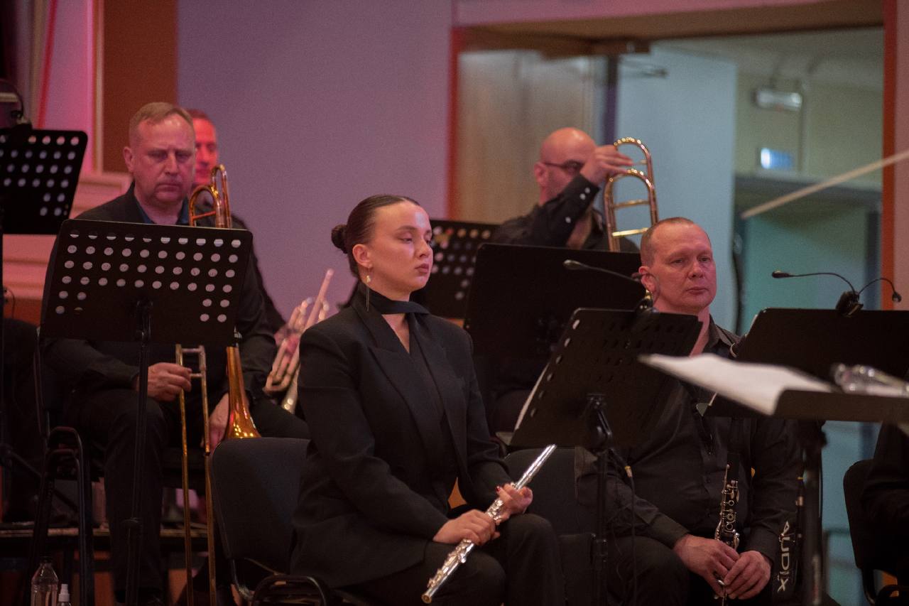 Вчера в концертном зале имени Л.В. Собинова Ярославской государственной филармонии состоялось выступление Брянского городского эстрадного оркестра и ансамбля народной музыки «Ватага» с творческим проектом «Цикл концертов... Вчера в концертном зале имени Л.В. Собинова Ярославской государственной филармонии состоялось выступление Брянского городского эстрадного оркестра и ансамбля народной музыки «Ватага» с творческим проектом «Цикл концертов...