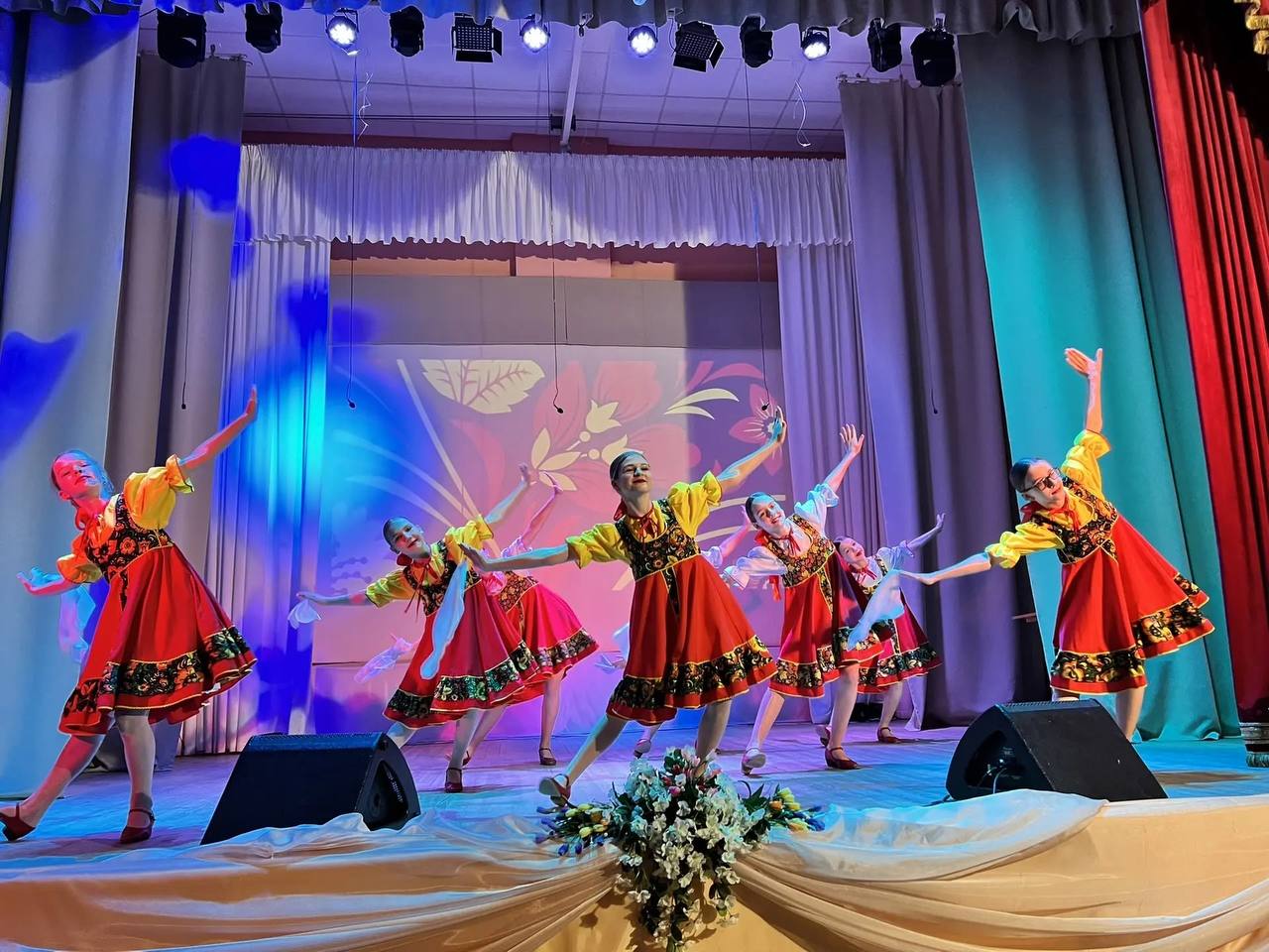 В Брянском районе подвели итоги года и отметили День работника культуры В Брянском районе подвели итоги года и отметили День работника культуры