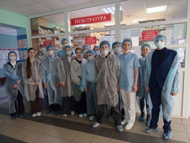 В рамках проекта по профориентации и маршрутизации молодежи 16 старшеклассников Дубровских школ побывали на профориентационной экскурсии в Дубровской ЦРБ