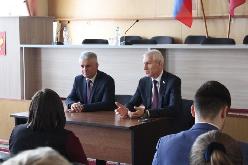 1 ������ � ������� ������� ��������� ����� ������� ������� ��������������� ���� ������������ �������� ���������� ���������, ������������ �������� ��������������� ���� �� ���������� �������� � ������ ���� �������