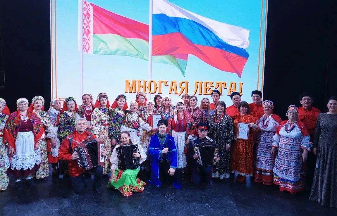 Народный фольклорный коллектив Лопатенского Дома культуры «Лопатенские казачки» укрепляют дружбу с Беларусью Народный фольклорный коллектив Лопатенского Дома культуры «Лопатенские казачки» укрепляют дружбу с Беларусью