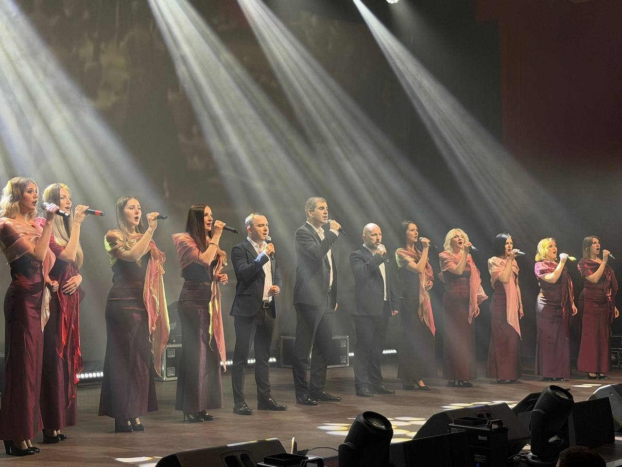 В Городском Дворце культуры и искусства состоялся разножанровый концерт Народной вокальной студии эстрадной песни "Созвучие" В Городском Дворце культуры и искусства состоялся разножанровый концерт Народной вокальной студии эстрадной песни "Созвучие"