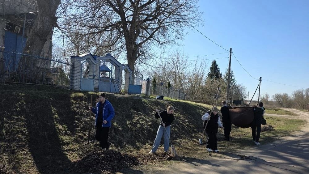 В Красносельском сельском поселении навели порядок возле Церкви Покрова Пресвятой Богородицы, на сельском кладбище, возле памятников, погибшим в годы ВОВ В Красносельском сельском поселении навели порядок возле Церкви Покрова Пресвятой Богородицы, на сельском кладбище, возле памятников, погибшим в годы ВОВ