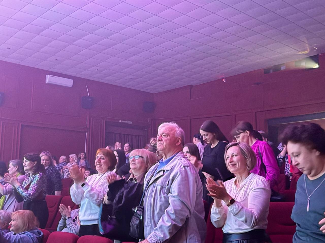 В Городском Дворце культуры и искусства состоялся разножанровый концерт Народной вокальной студии эстрадной песни "Созвучие" В Городском Дворце культуры и искусства состоялся разножанровый концерт Народной вокальной студии эстрадной песни "Созвучие"