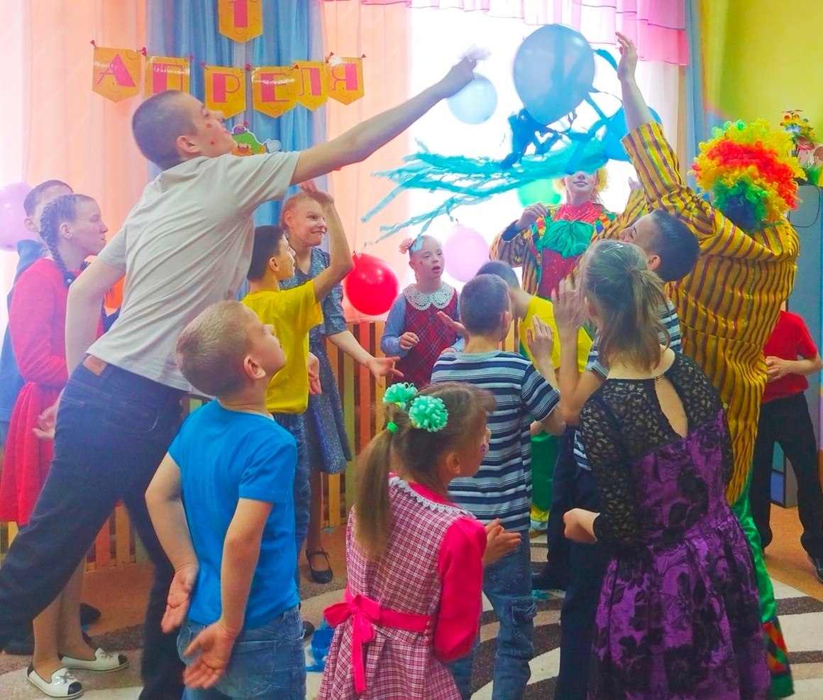 1 апреля в ГБСУ БО "Дубровский детский дом социального обслуживания "Планета детства" отметили «День смеха и веселья», и магия веселья окутала всё вокруг! 1 апреля в ГБСУ БО "Дубровский детский дом социального обслуживания "Планета детства" отметили «День смеха и веселья», и магия веселья окутала всё вокруг!