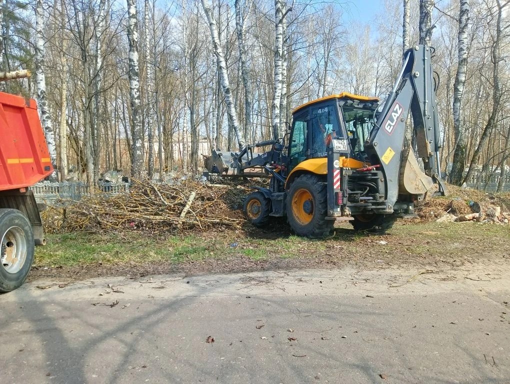 Сотрудники МУП ВКХ г. Клинцы выполнили комплекс работ по благоустройству территории кладбища, расположенного по адресу: ул. 2я Парковая Сотрудники МУП ВКХ г. Клинцы выполнили комплекс работ по благоустройству территории кладбища, расположенного по адресу: ул. 2я Парковая