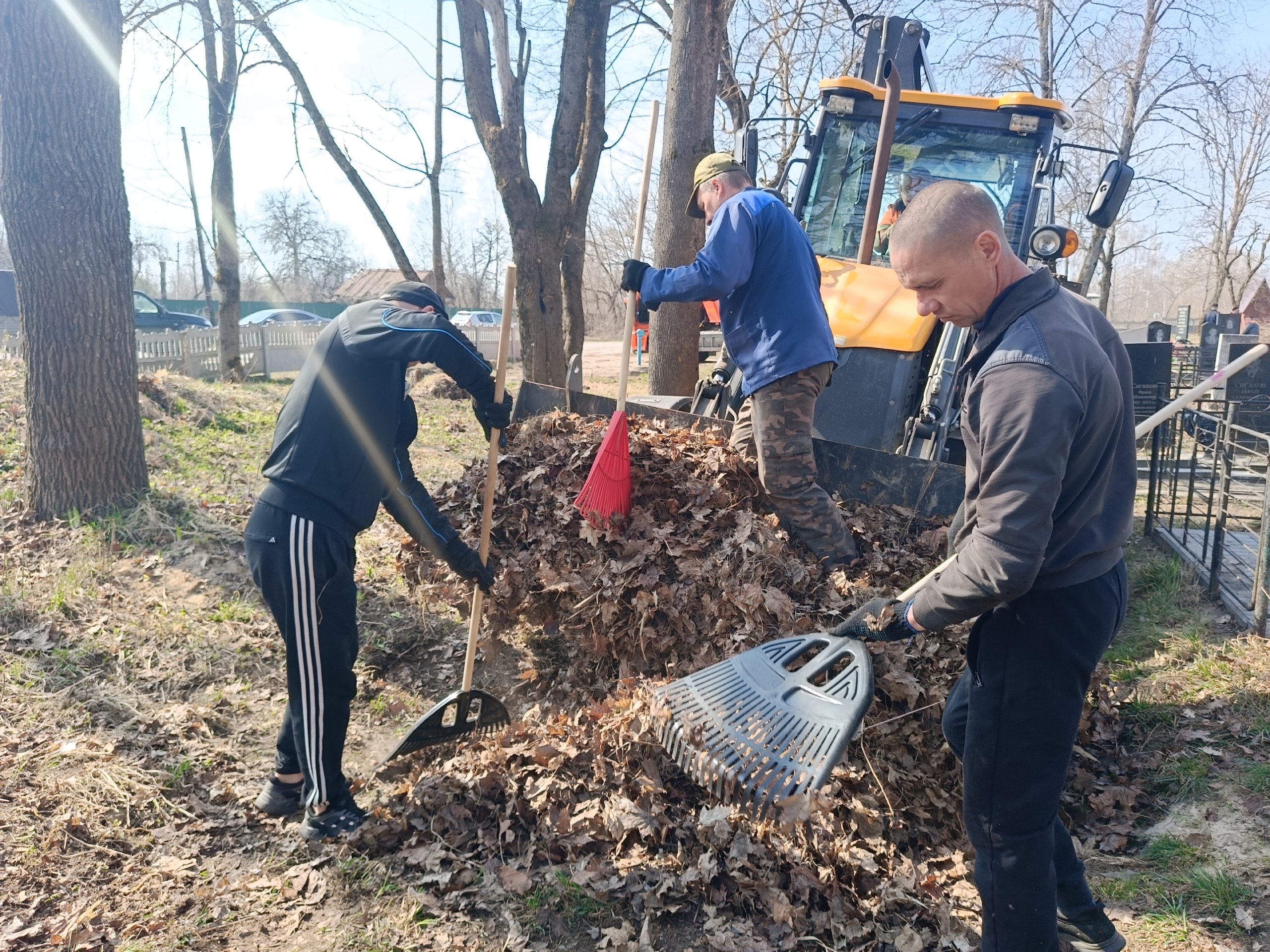 Сотрудники МУП ВКХ г. Клинцы выполнили комплекс работ по благоустройству территории кладбища, расположенного по адресу: ул. 2я Парковая Сотрудники МУП ВКХ г. Клинцы выполнили комплекс работ по благоустройству территории кладбища, расположенного по адресу: ул. 2я Парковая