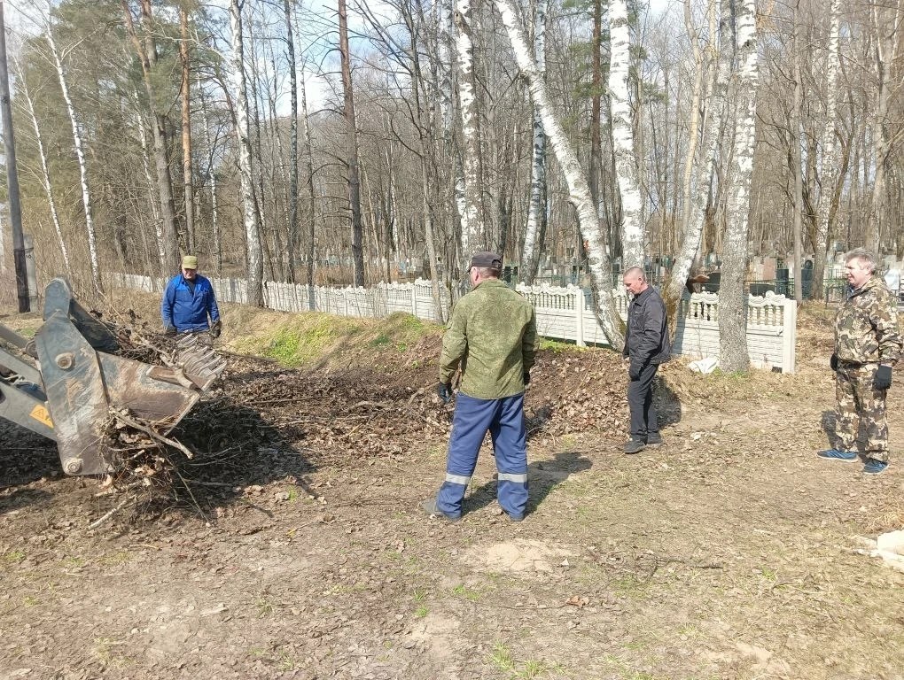 Сотрудники МУП ВКХ г. Клинцы выполнили комплекс работ по благоустройству территории кладбища, расположенного по адресу: ул. 2я Парковая Сотрудники МУП ВКХ г. Клинцы выполнили комплекс работ по благоустройству территории кладбища, расположенного по адресу: ул. 2я Парковая