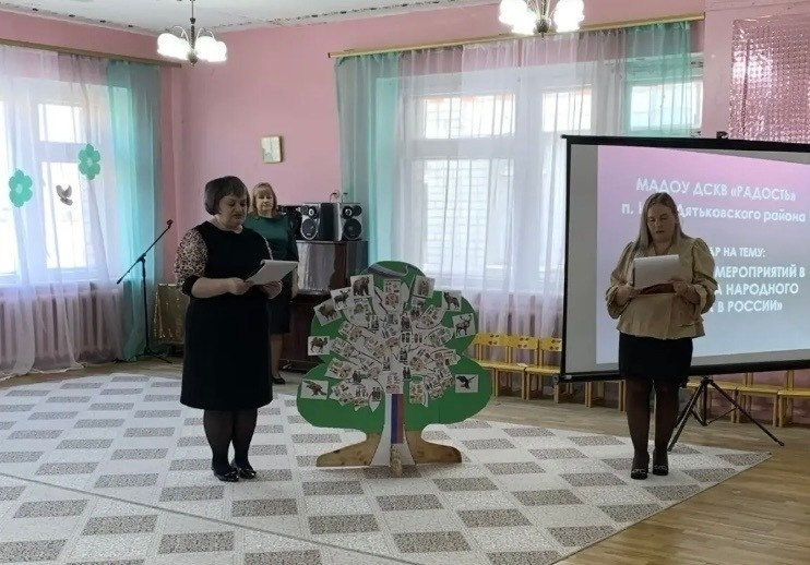 В МАДОУ ДСКВ "Радость" п. Ивот прошёл районный семинар для заведующих детских садов на тему: «Реализация мероприятий в рамках Года единства народов в России» В МАДОУ ДСКВ "Радость" п. Ивот прошёл районный семинар для заведующих детских садов на тему: «Реализация мероприятий в рамках Года единства народов в России»