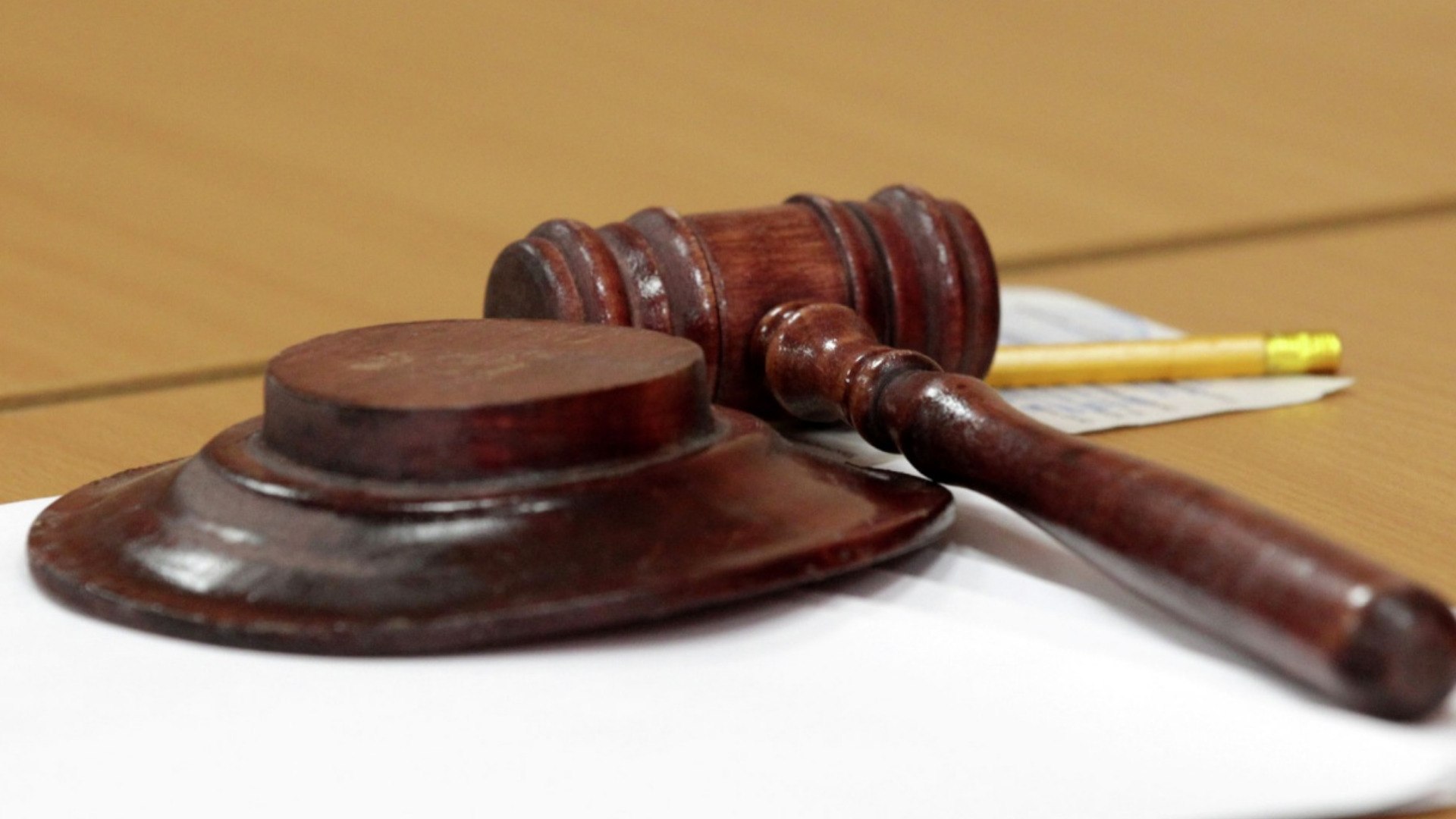 Брянский суд взыскал с бизнесмена 62 500 рублей за маникюрный инструмент "ZINGER"