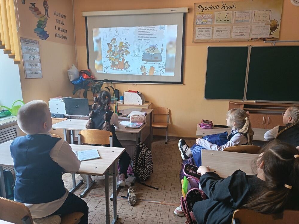 12 апреля 1961 года на весь мир прозвучало сообщение ТАСС: в Советском Союзе выведен на орбиту первый в мире космический корабль-спутник «Восток» с человеком на борту – гражданином СССР, летчиком-майором Юрием Алексеевичем... 12 апреля 1961 года на весь мир прозвучало сообщение ТАСС: в Советском Союзе выведен на орбиту первый в мире космический корабль-спутник «Восток» с человеком на борту – гражданином СССР, летчиком-майором Юрием Алексеевичем...