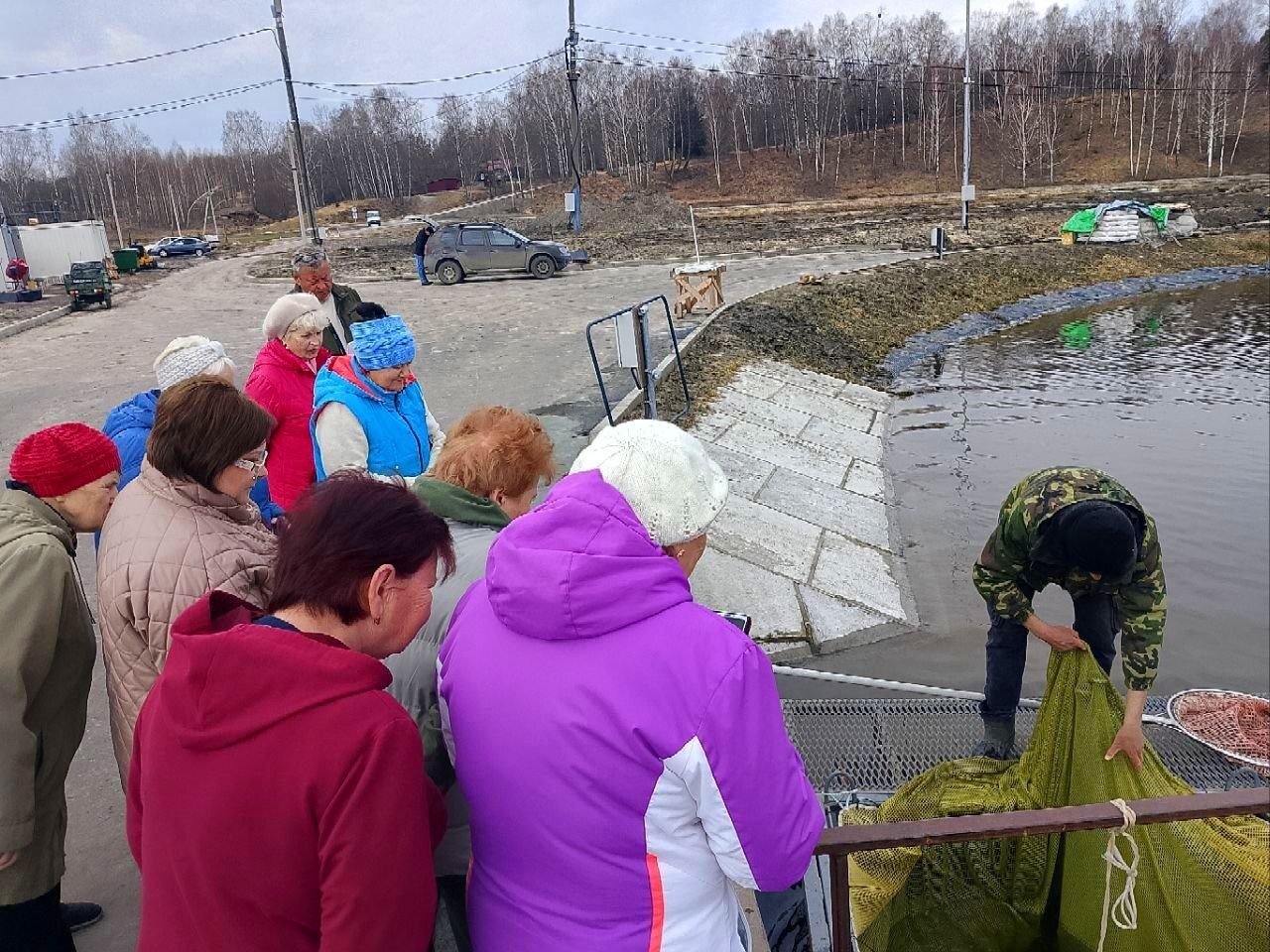 Участники клуба «Активное долголетие» комплексного центра Навлинского района совершили увлекательную поездку! Они побывали в живописном селе Партизанское Навлинского района, где посетили источник во имя святителя Николая... Участники клуба «Активное долголетие» комплексного центра Навлинского района совершили увлекательную поездку! Они побывали в живописном селе Партизанское Навлинского района, где посетили источник во имя святителя Николая...