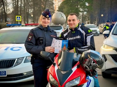 Сотрудники Госавтоинспекции провели в Брянске профилактическую акцию «На мотоцикле по правилам»