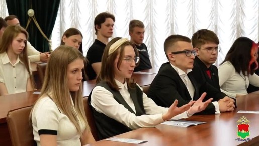 В Брянске полицейские приняли участие в заседании круглого стола по профилактике наркомании в молодежной среде