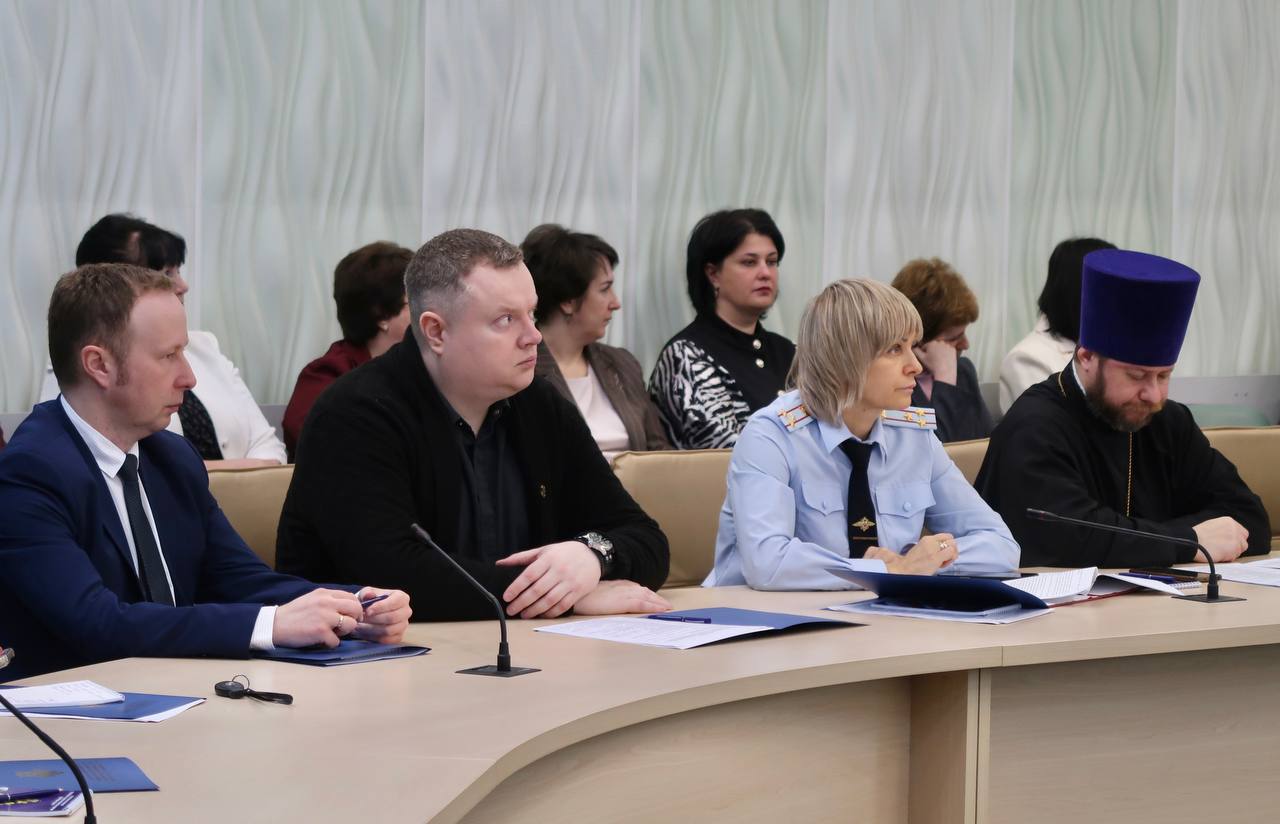 В Брянской области состоялось расширенное заседание Общественного и Консультативного советов следственного управления СК России по Брянской области по вопросам профилактики деструктивного поведения несовершеннолетних В Брянской области состоялось расширенное заседание Общественного и Консультативного советов следственного управления СК России по Брянской области по вопросам профилактики деструктивного поведения несовершеннолетних