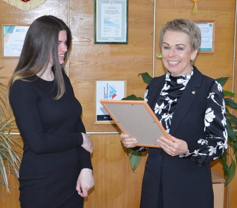 Людмила Убогова: В Гордеевском районе продолжается программа по обеспечению жильём детей-сирот и детей, оставшихся без попечения родителей Людмила Убогова: В Гордеевском районе продолжается программа по обеспечению жильём детей-сирот и детей, оставшихся без попечения родителей