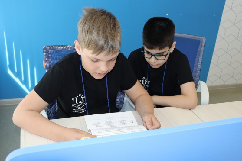 Юные программисты из Дятьковского района взяли призовые места на региональном хакатоне! Юные программисты из Дятьковского района взяли призовые места на региональном хакатоне!