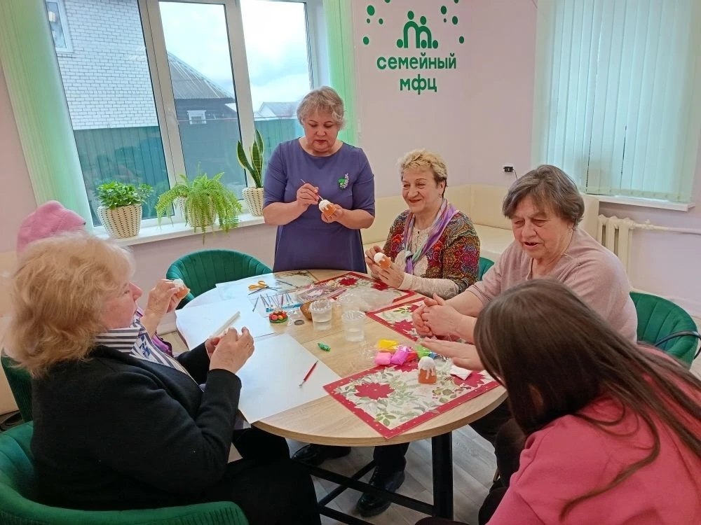 Куличики из пластилина: пасхальные поделки в Клубе «Активное долголетие» Куличики из пластилина: пасхальные поделки в Клубе «Активное долголетие»
