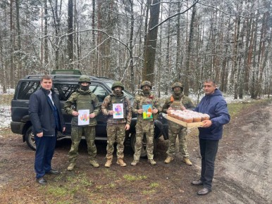 Александр Исаев: В предверии Светлого праздника Христово Воскресенье передали военнослужащим освещенные пасхальные куличи !