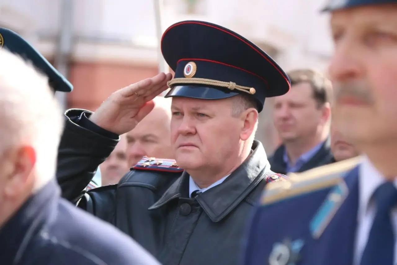 В день космонавтики в Брянске состоялось торжественное мероприятие около памятника первому космонавту Юрию Гагарину В день космонавтики в Брянске состоялось торжественное мероприятие около памятника первому космонавту Юрию Гагарину