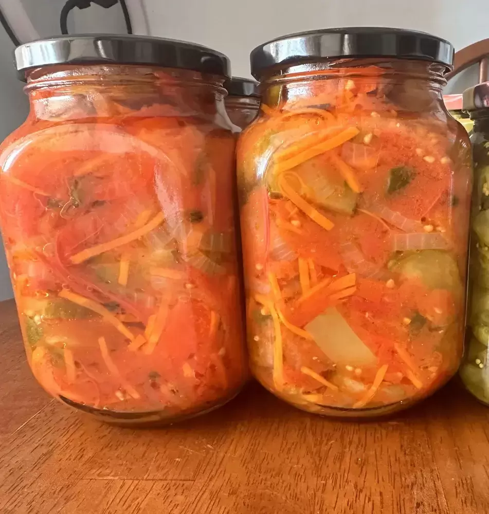 Простой и вкусный зимний салат с овощами: любимый рецепт из детства