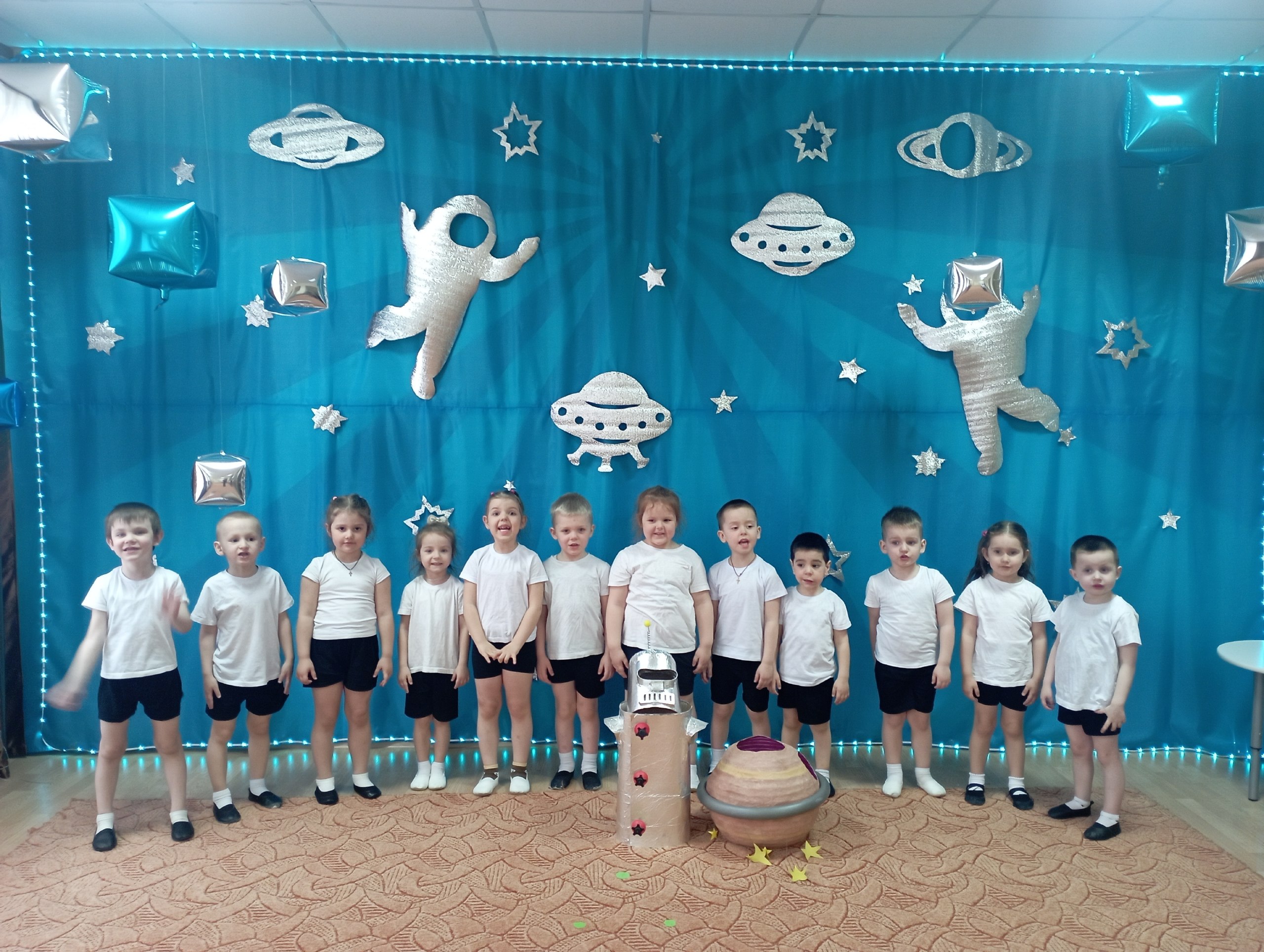 В детском саду № 26 «Ласточка» прошёл яркий и познавательный праздник, посвящённый Дню космонавтики В детском саду № 26 «Ласточка» прошёл яркий и познавательный праздник, посвящённый Дню космонавтики