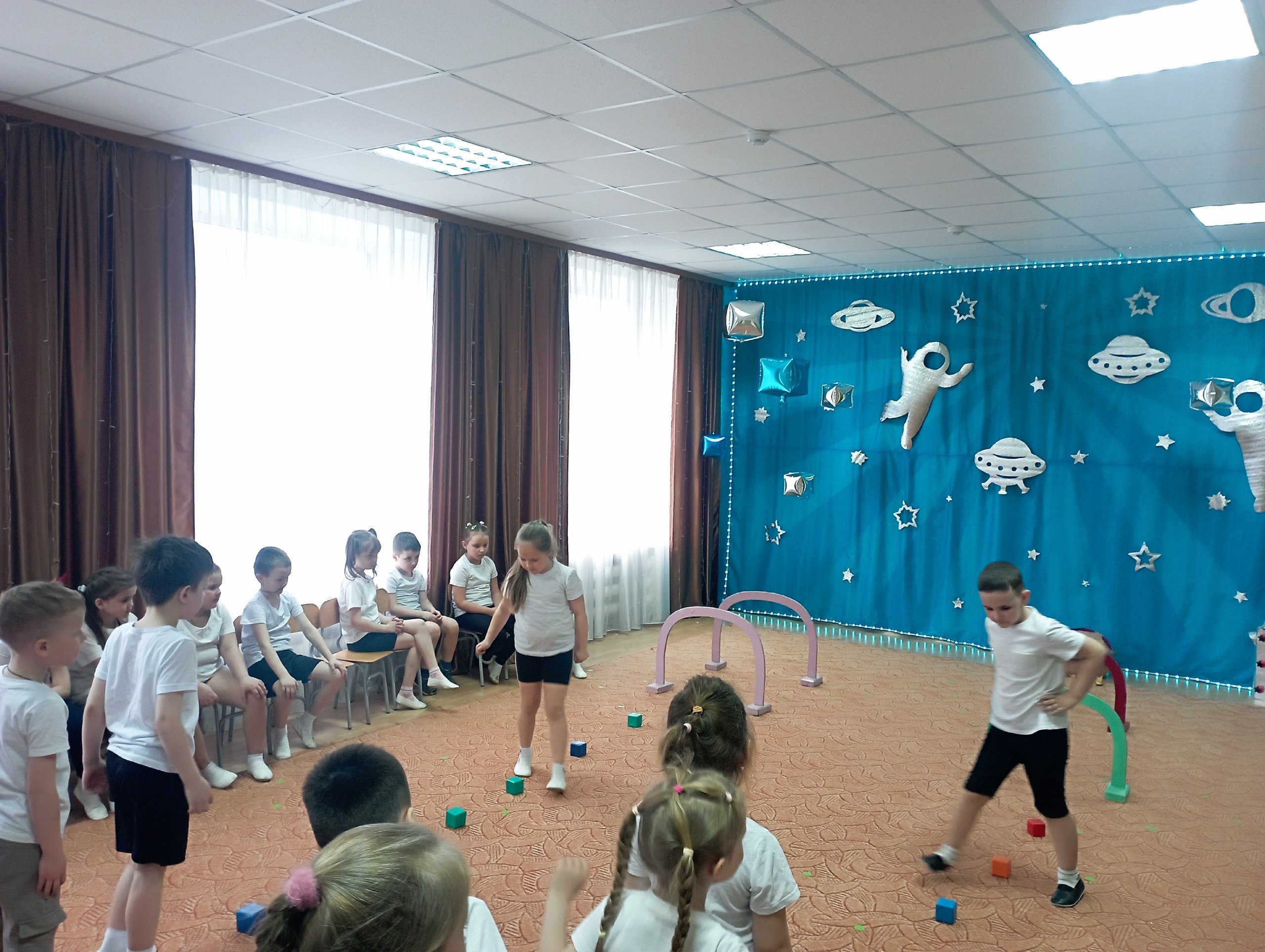 В детском саду № 26 «Ласточка» прошёл яркий и познавательный праздник, посвящённый Дню космонавтики В детском саду № 26 «Ласточка» прошёл яркий и познавательный праздник, посвящённый Дню космонавтики