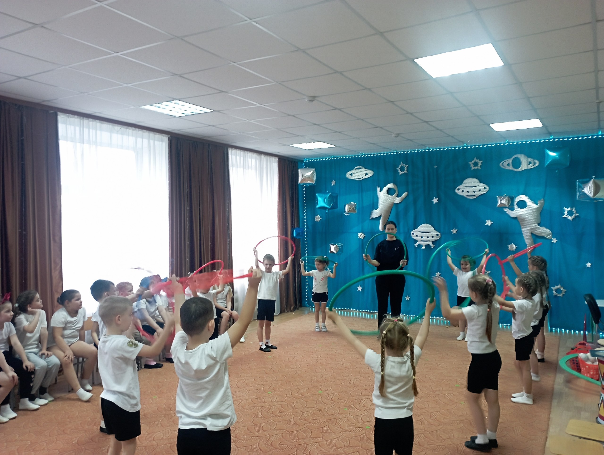 В детском саду № 26 «Ласточка» прошёл яркий и познавательный праздник, посвящённый Дню космонавтики В детском саду № 26 «Ласточка» прошёл яркий и познавательный праздник, посвящённый Дню космонавтики