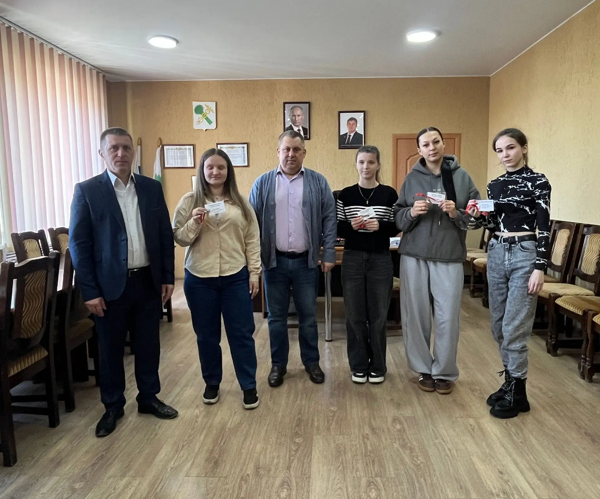 Пять девушек получили ключи от своих квартир