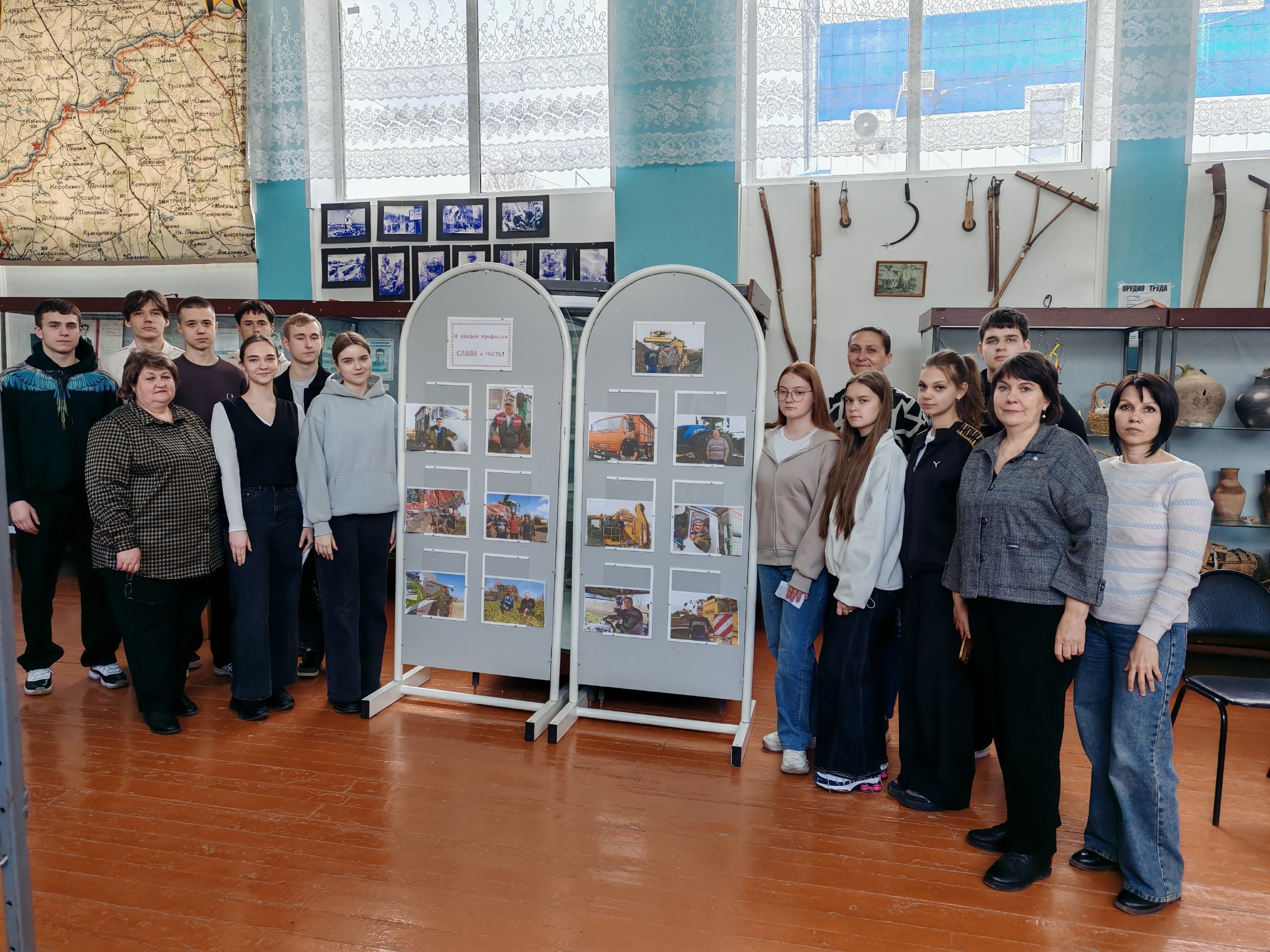 В рамках программы по организации системы профессиональной ориентации и маршрутизации обучающихся и выпускников, в преддверии проведения регионального этапа Всероссийской ярмарки трудоустройства "Работа России