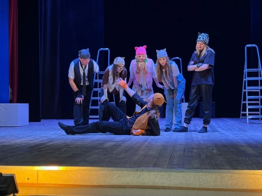 13 апреля 2026 года в зрительном зале МБУК «МКЦД» Дятьковского района состоялось долгожданное событие — открытие XVIII межрегионального фестиваля театрального искусства «Хрустальная маска – 2026», которое собрало множество... 13 апреля 2026 года в зрительном зале МБУК «МКЦД» Дятьковского района состоялось долгожданное событие — открытие XVIII межрегионального фестиваля театрального искусства «Хрустальная маска – 2026», которое собрало множество...