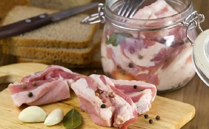Как быстро приготовить ароматное сало горячего посола с вкусом шашлыка