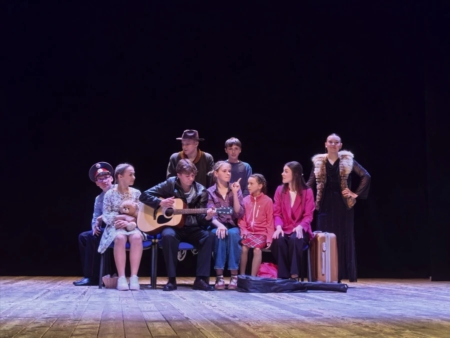 13 апреля 2026 года в зрительном зале МБУК «МКЦД» Дятьковского района состоялось долгожданное событие — открытие XVIII межрегионального фестиваля театрального искусства «Хрустальная маска – 2026», которое собрало множество... 13 апреля 2026 года в зрительном зале МБУК «МКЦД» Дятьковского района состоялось долгожданное событие — открытие XVIII межрегионального фестиваля театрального искусства «Хрустальная маска – 2026», которое собрало множество...