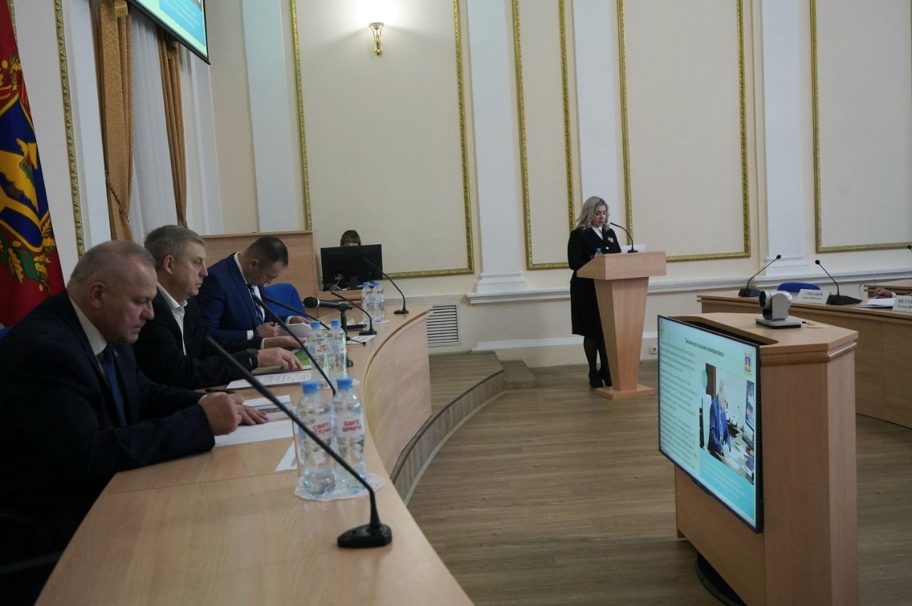 Инна Мухина: Губернатору Брянской области Александру Богомазу и членам Правительства региона представила доклад об основных направлениях деятельности Уполномоченного по правам ребенка в Брянской области в 2025 году Инна Мухина: Губернатору Брянской области Александру Богомазу и членам Правительства региона представила доклад об основных направлениях деятельности Уполномоченного по правам ребенка в Брянской области в 2025 году