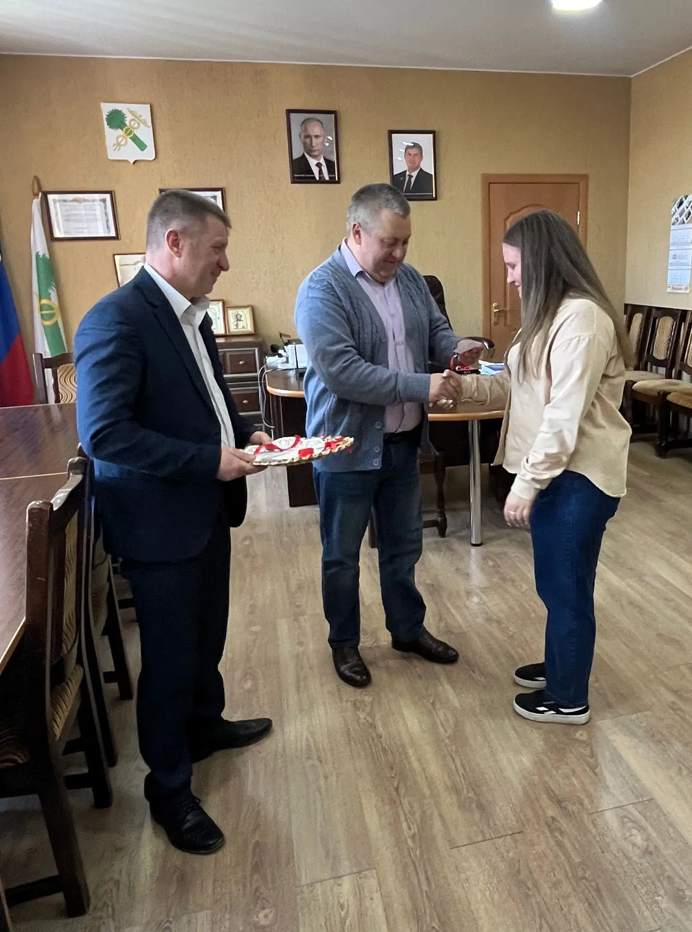 Пять девушек получили ключи от своих квартир Пять девушек получили ключи от своих квартир