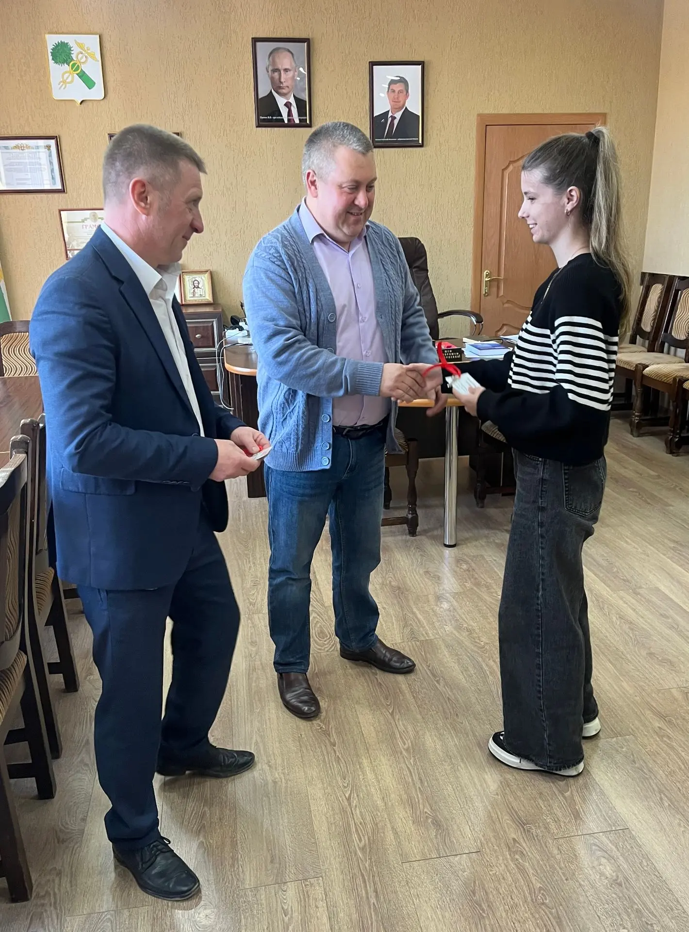 Пять девушек получили ключи от своих квартир Пять девушек получили ключи от своих квартир