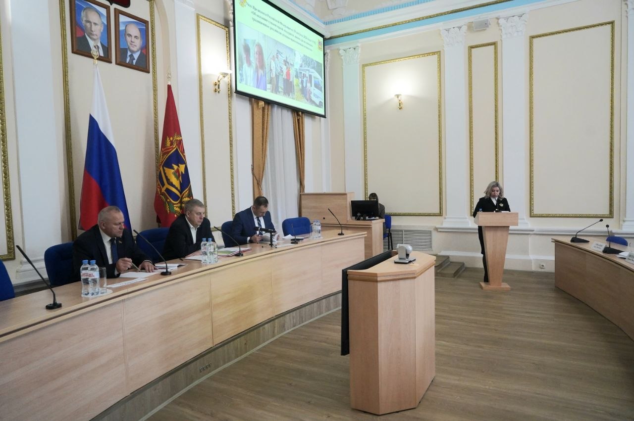 Инна Мухина: Губернатору Брянской области Александру Богомазу и членам Правительства региона представила доклад об основных направлениях деятельности Уполномоченного по правам ребенка в Брянской области в 2025 году Инна Мухина: Губернатору Брянской области Александру Богомазу и членам Правительства региона представила доклад об основных направлениях деятельности Уполномоченного по правам ребенка в Брянской области в 2025 году