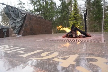 В год 85-летия начала партизанского движения на Брянщине Председатель Брянской областной Думы Валентин Суббот совместно с Губернатором региона Александром Богомазом, командующим группировкой «Север», генерал-полковником...