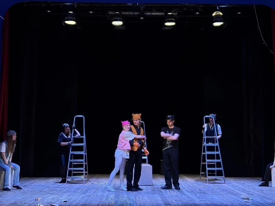 13 апреля 2026 года в зрительном зале МБУК «МКЦД» Дятьковского района состоялось долгожданное событие — открытие XVIII межрегионального фестиваля театрального искусства «Хрустальная маска – 2026», которое собрало множество... 13 апреля 2026 года в зрительном зале МБУК «МКЦД» Дятьковского района состоялось долгожданное событие — открытие XVIII межрегионального фестиваля театрального искусства «Хрустальная маска – 2026», которое собрало множество...