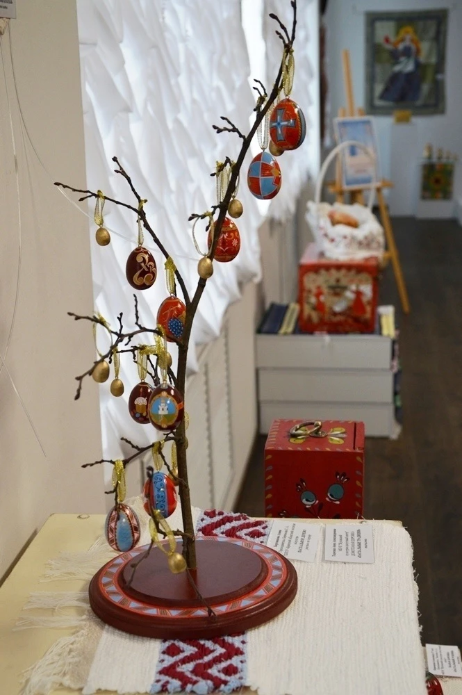 В Брянском областном методическом центре «Народное творчество» открылась выставка «Светлый праздник - Пасха», которая уже в двенадцатый раз представляет работы декоративно-прикладного творчества, посвященные светлому... В Брянском областном методическом центре «Народное творчество» открылась выставка «Светлый праздник - Пасха», которая уже в двенадцатый раз представляет работы декоративно-прикладного творчества, посвященные светлому...