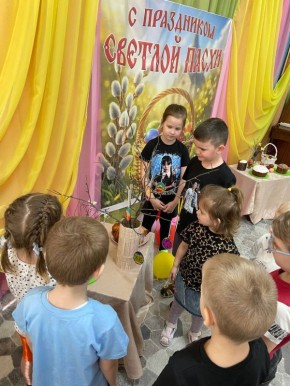 В МБДОУ № 15 «Белочка» состоялся творческий мастер-класс по росписи деревянных яиц, посвящённый традициям празднования Пасхи