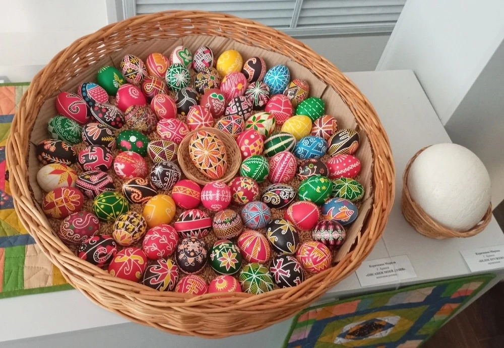 В Брянском областном методическом центре «Народное творчество» открылась выставка «Светлый праздник - Пасха», которая уже в двенадцатый раз представляет работы декоративно-прикладного творчества, посвященные светлому... В Брянском областном методическом центре «Народное творчество» открылась выставка «Светлый праздник - Пасха», которая уже в двенадцатый раз представляет работы декоративно-прикладного творчества, посвященные светлому...