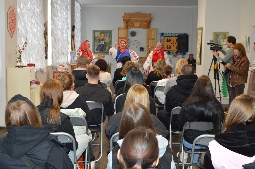 В Брянском областном методическом центре «Народное творчество» открылась выставка «Светлый праздник - Пасха», которая уже в двенадцатый раз представляет работы декоративно-прикладного творчества, посвященные светлому... В Брянском областном методическом центре «Народное творчество» открылась выставка «Светлый праздник - Пасха», которая уже в двенадцатый раз представляет работы декоративно-прикладного творчества, посвященные светлому...