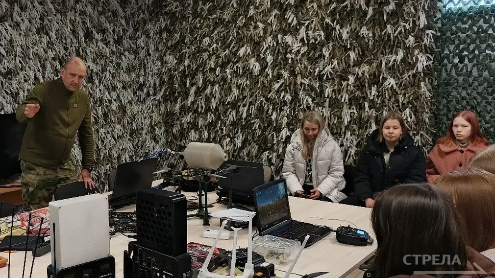 В Брянске сегодня, 15 апреля, прошел очередной этап проекта «Больше, чем путешествие», который реализует региональное Управление молодежной политики для учащихся районов области В Брянске сегодня, 15 апреля, прошел очередной этап проекта «Больше, чем путешествие», который реализует региональное Управление молодежной политики для учащихся районов области