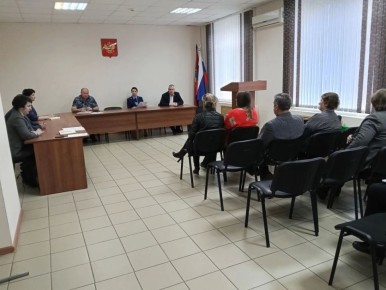 В администрации Выгоничского района прошло расширенное совещание по вопросам профилактики деструктивного поведения несовершеннолетних