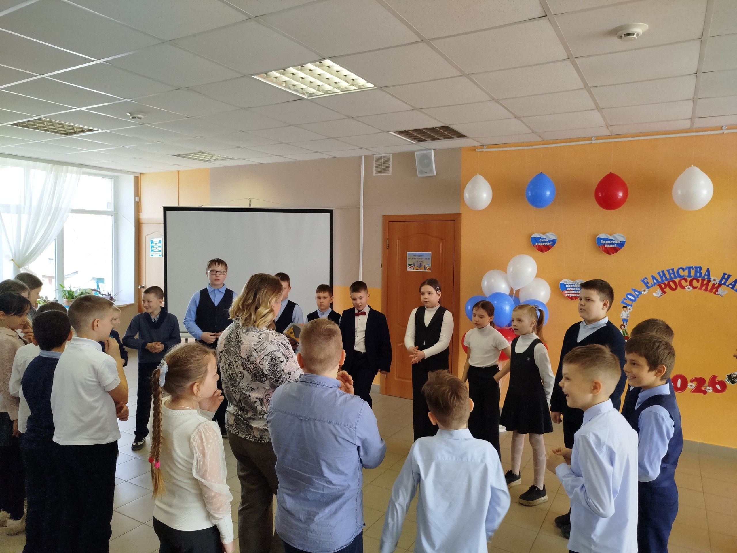 16 апреля в детской библиотеке состоялось праздничное мероприятие «Библиосумерки — 2026», ставшее частью большой всероссийской акции, которая каждый год собирает вместе библиотеки и любителей книг со всей страны